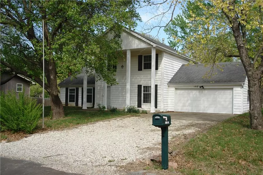 1312 Fir ST, Eudora, KS 66025