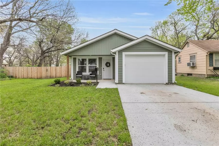 809 S Willow ST, Ottawa, KS 66067