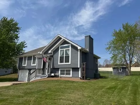 1101 E 2nd St TER, Cameron, MO 64429