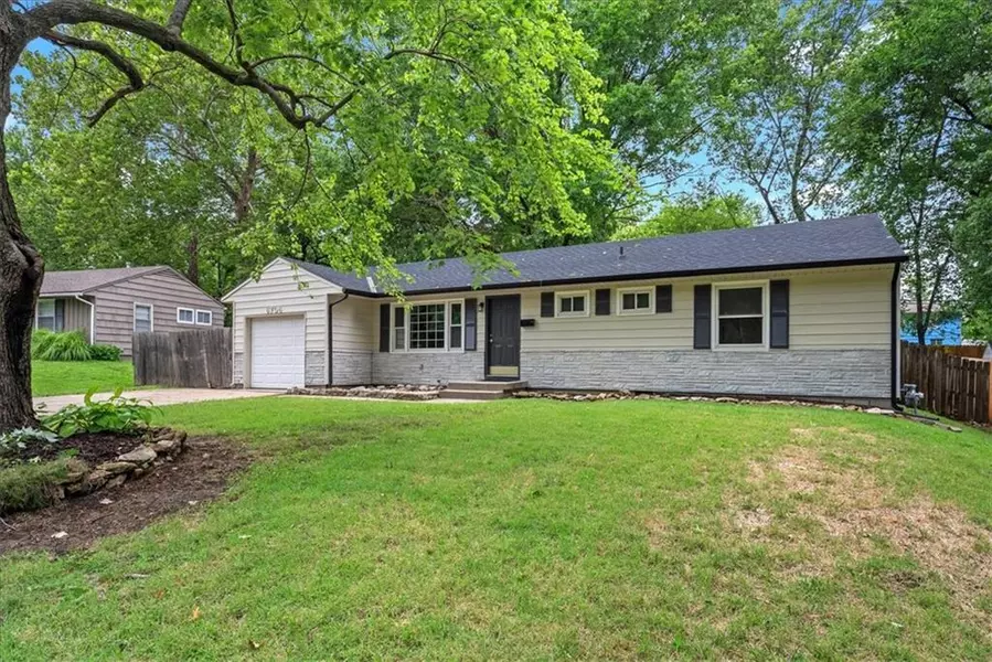 6706 W 76th TER, Overland Park, KS 66204