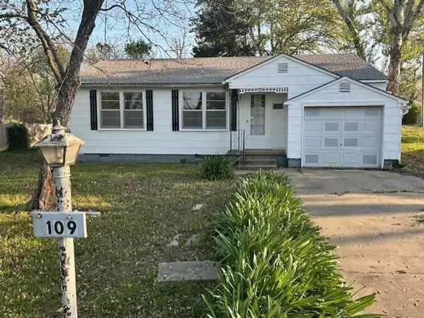 109 W Pine ST, El Dorado Springs, MO 64744