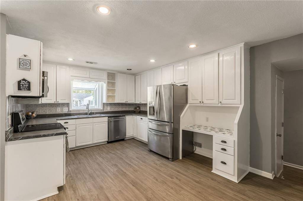 Liberty, MO 64068,1304 Middlebrook DR