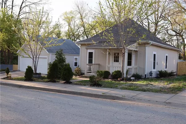 Liberty, MO 64068,14 Cedar ST