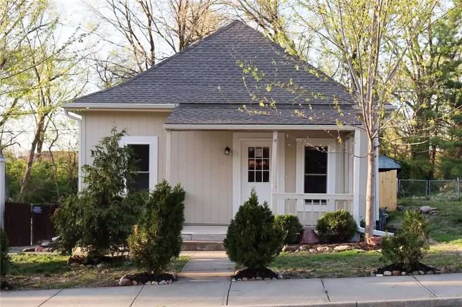 14 Cedar ST, Liberty, MO 64068