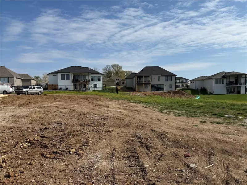 2605 NE Crestview ST, Grain Valley, MO 64029