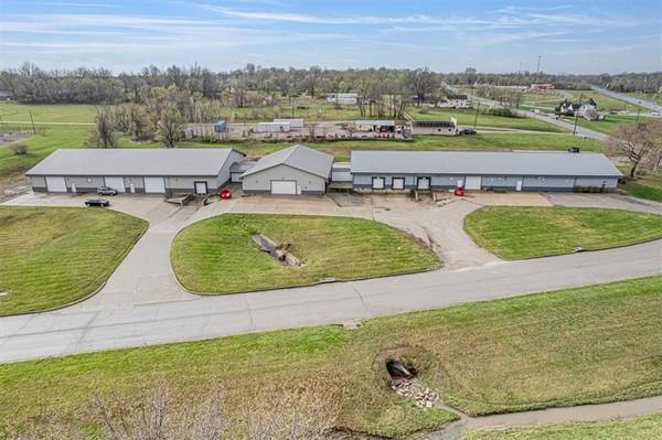 1403 N Jesse James RD, Excelsior Springs, MO 64024