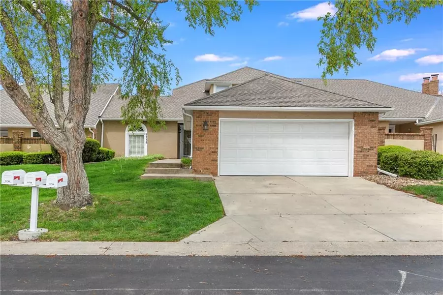 9738 Nieman PL, Overland Park, KS 66214