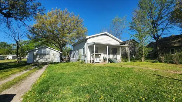 Girard, KS 66743,605 S Summit ST