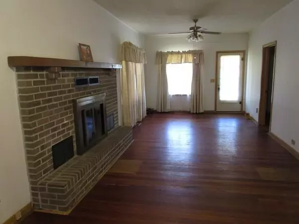 Girard, KS 66743,605 S Summit ST