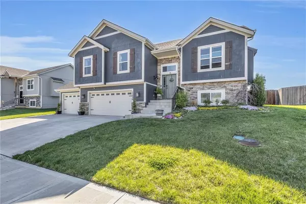 Weston, MO 64098,17936 Sunrise DR