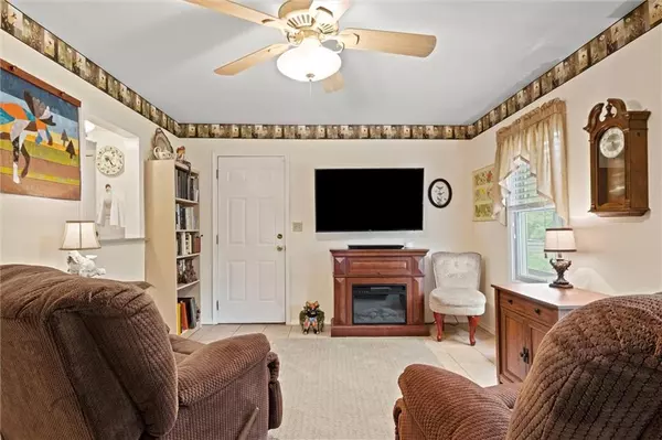 Kansas City, MO 64131,907 E 100th TER