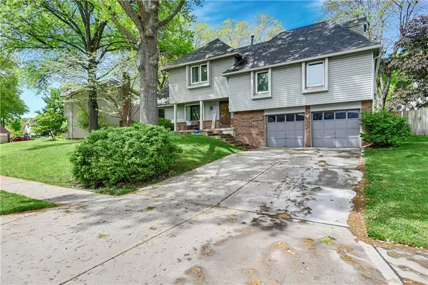 Lenexa, KS 66215,10136 Earnshaw ST