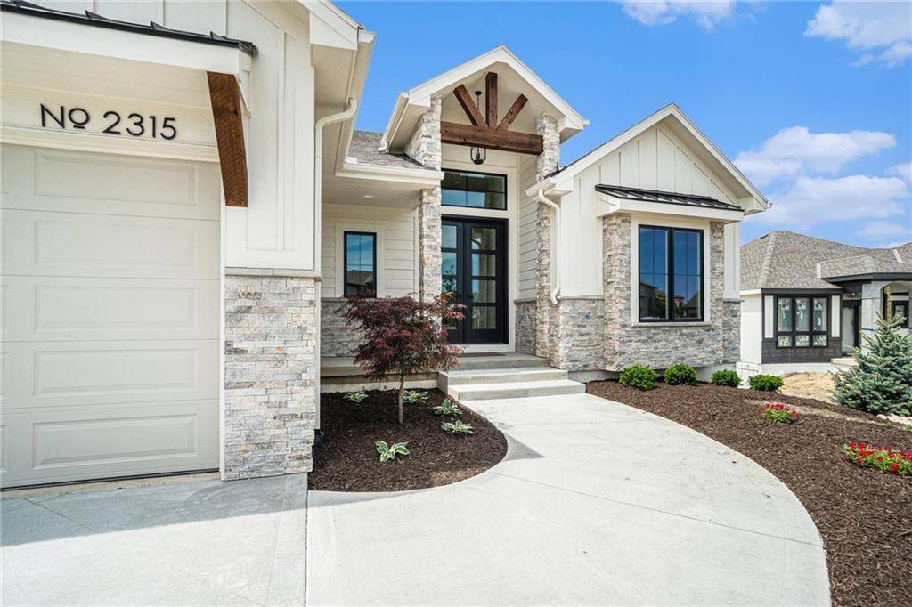 2315 SW Serena PL, Lee's Summit, MO 64082