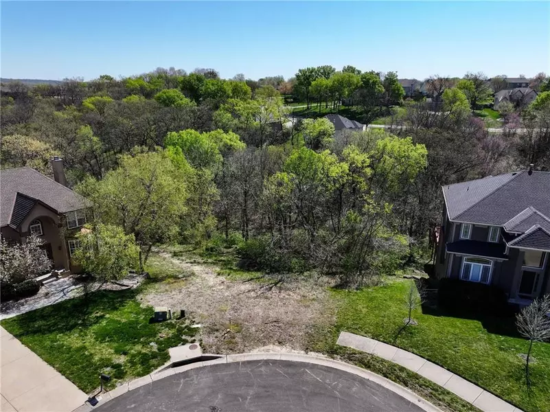 8335 Frederick CT, De Soto, KS 66018