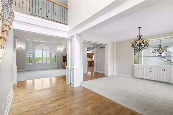 Parkville, MO 64152,10505 NW River Hills DR