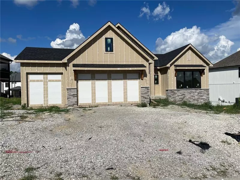 7115 Richards DR, Shawnee, KS 66216