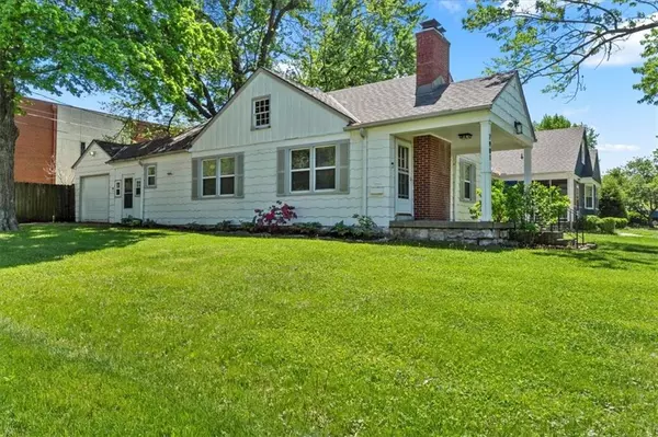 7901 WARD PARKWAY PLZ, Kansas City, MO 64114