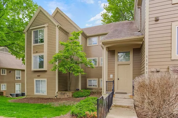 11212 Nieman RD #201, Overland Park, KS 66210