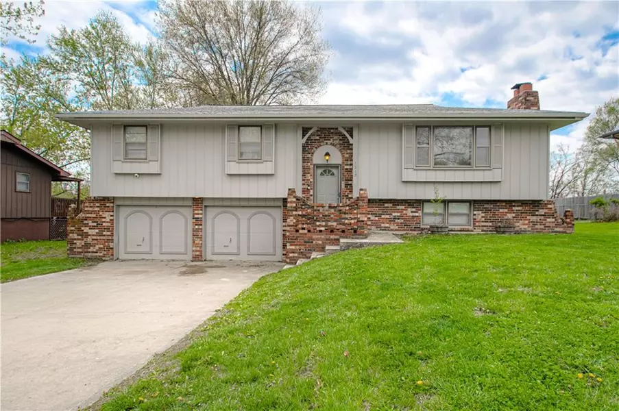 1315 TRACY AVE, Excelsior Springs, MO 64024