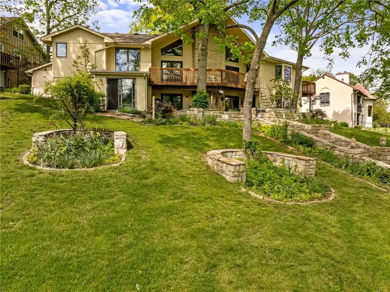 219 NW Locust ST, Lee's Summit, MO 64064