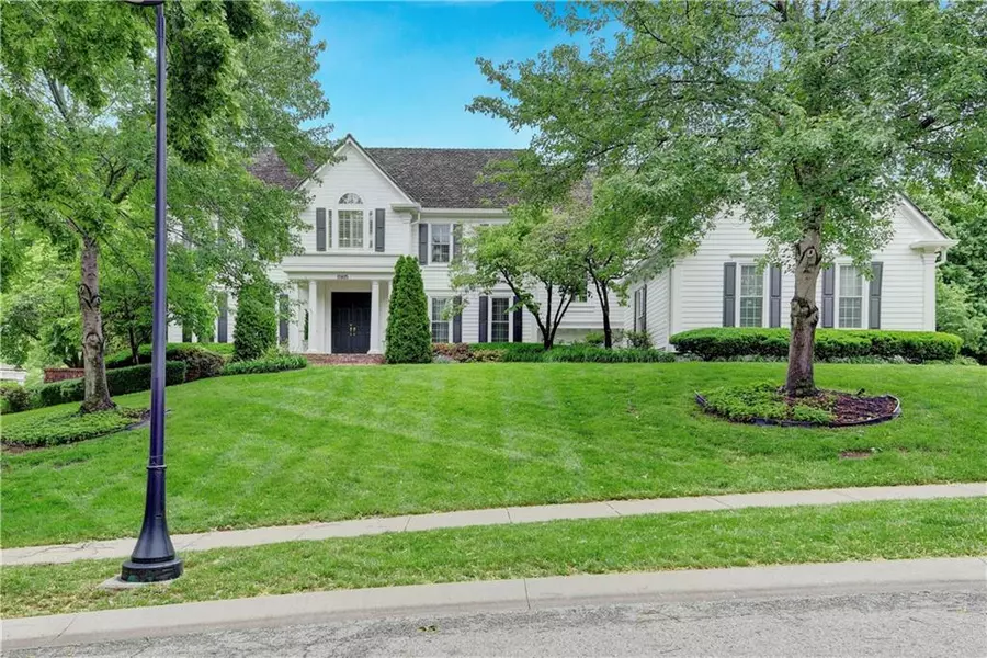 11405 Manor ST, Leawood, KS 66211