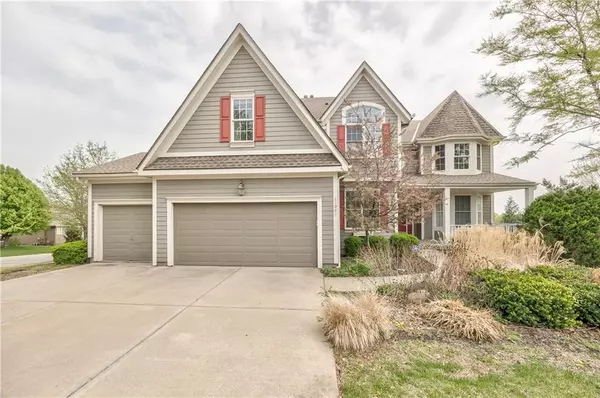 21009 W 81st TER, Lenexa, KS 66220