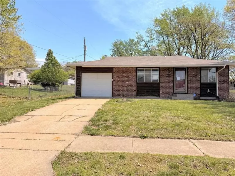 3842 SW Cambridge TER, Topeka, KS 66610