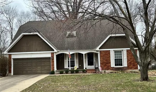 10532 Bond ST, Overland Park, KS 66214