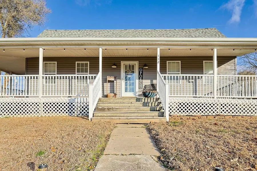 112 E 2nd ST, Dearborn, MO 64439