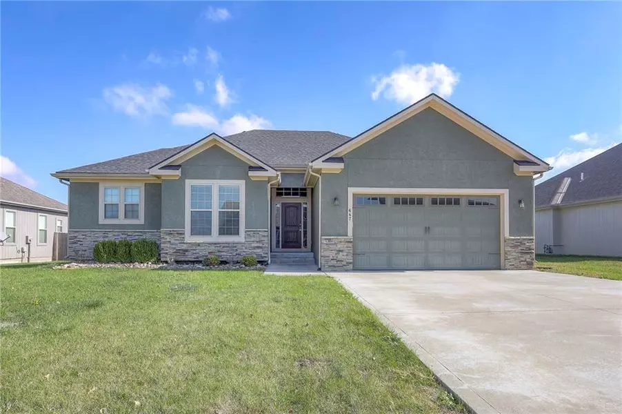 647 SW Crestview DR, Grain Valley, MO 64029
