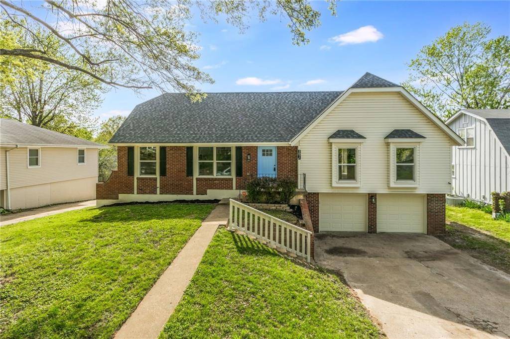 1017 SW 19th ST, Blue Springs, MO 64015