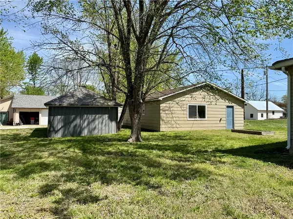 Burlington, KS 66839,914 Des Moines ST