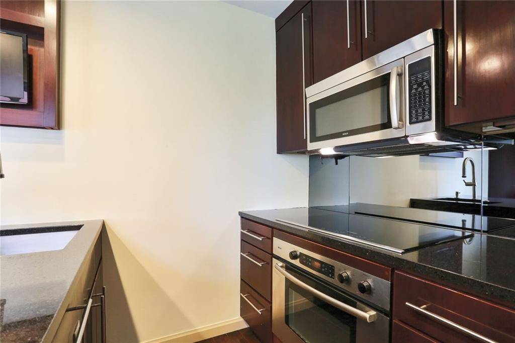 Kansas City, MO 64112,310 W 49th ST #705