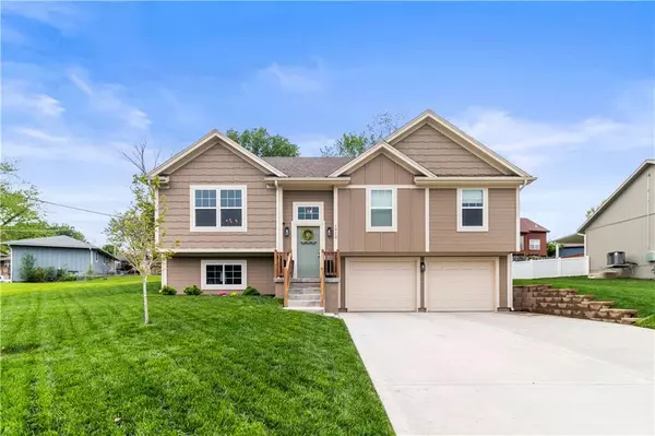 1912 N Grove DR, Independence, MO 64058