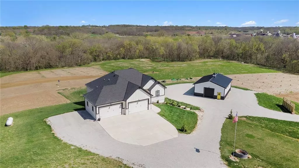 22575 New Market Cemetery RD, Dearborn, MO 64439