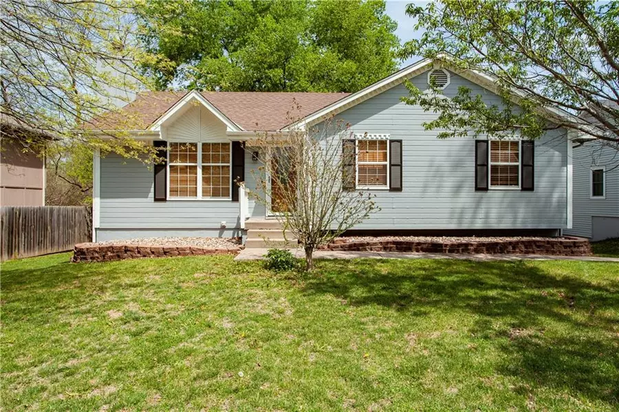 2152 NE Concord ST, Lee's Summit, MO 64086