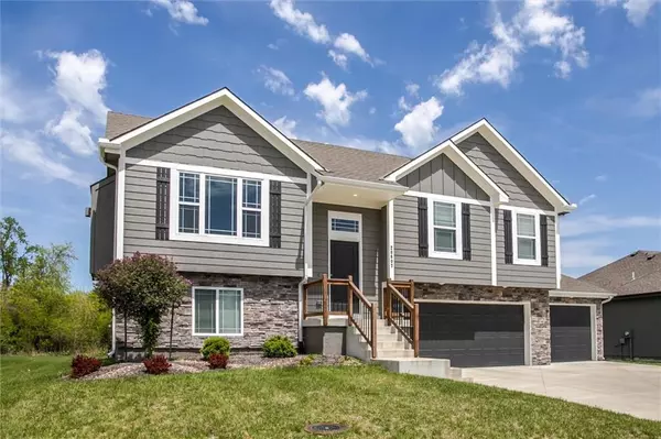 20607 Copper Creek DR,  Peculiar,  MO 64078