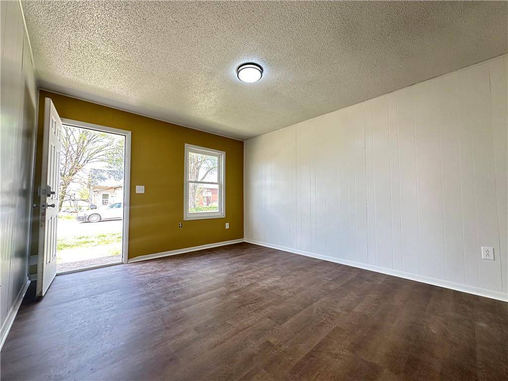 Warrensburg, MO 64093,323 W King ST