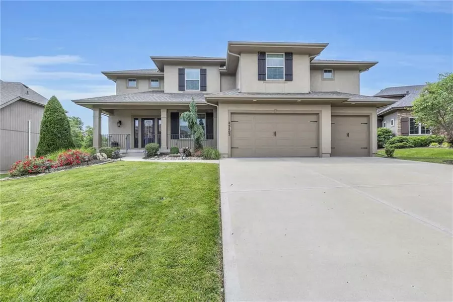 25203 W 97th TER, Lenexa, KS 66227