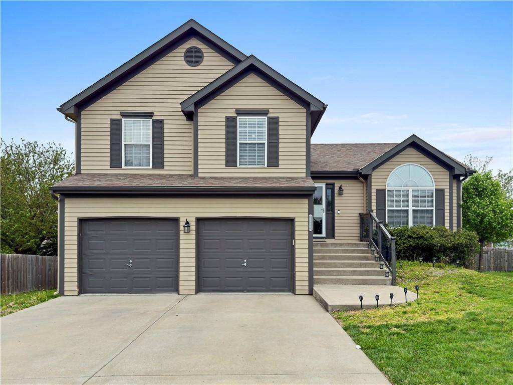 11235 N Summit ST, Kansas City, MO 64155