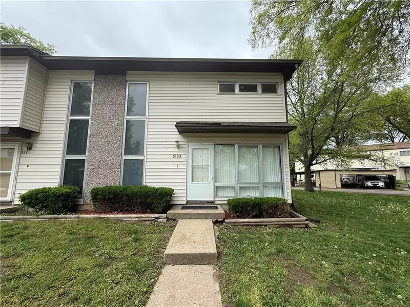 919 N 70th TER, Kansas City, KS 66112