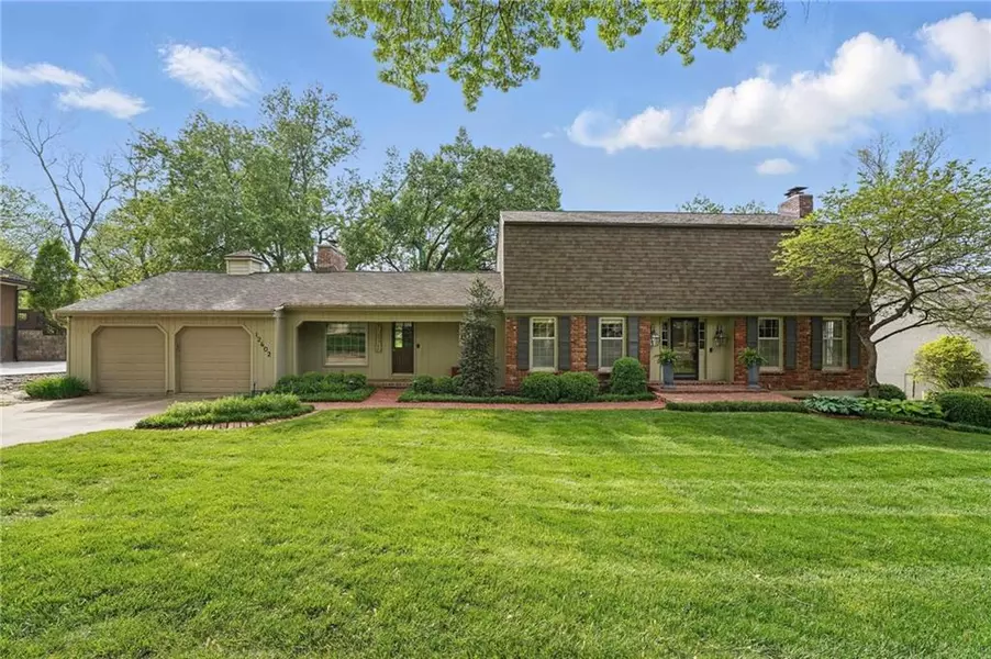 12602 Cherokee LN, Leawood, KS 66209