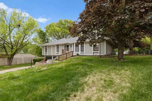 Parkville, MO 64152,7025 NW Winan RD