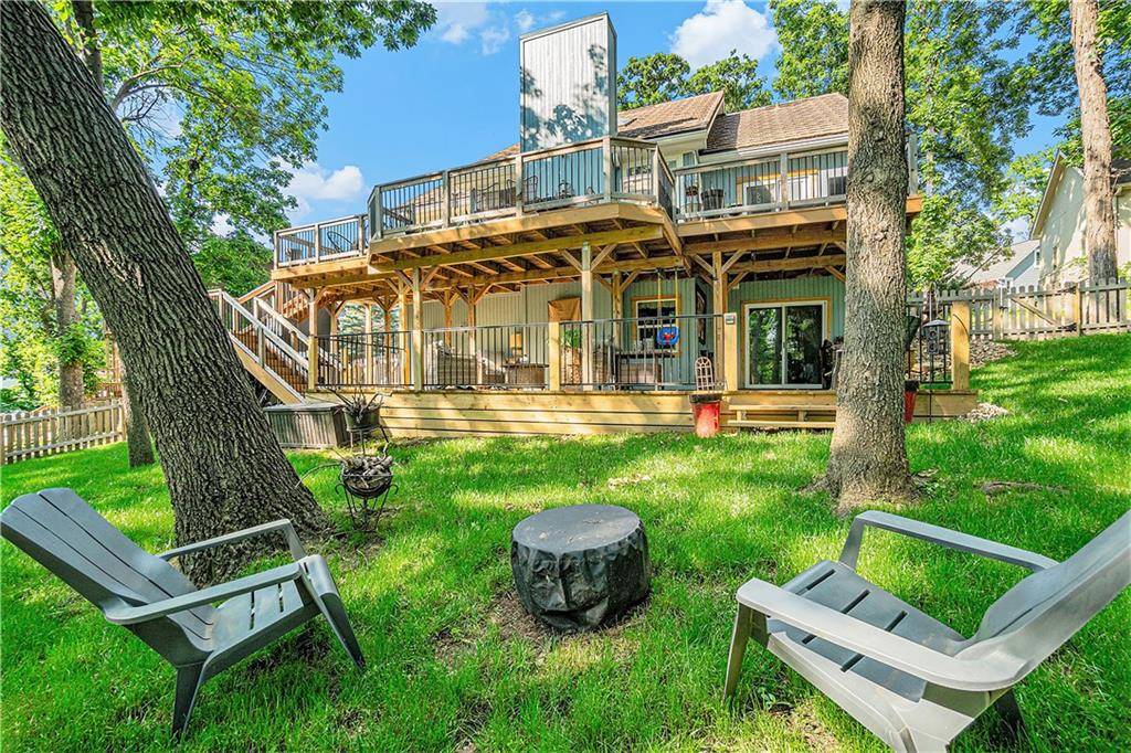 208 NE Landings CIR, Lee's Summit, MO 64064