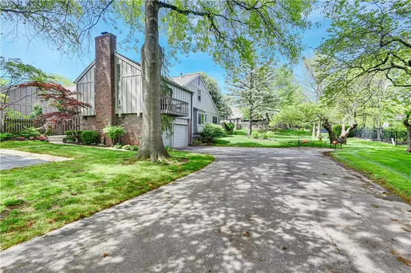 Leawood, KS 66211,4300 W 112th TER