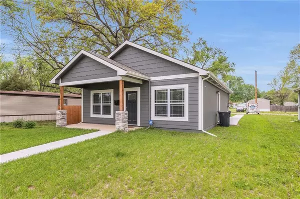 Ottawa, KS 66067,923 E 9th ST