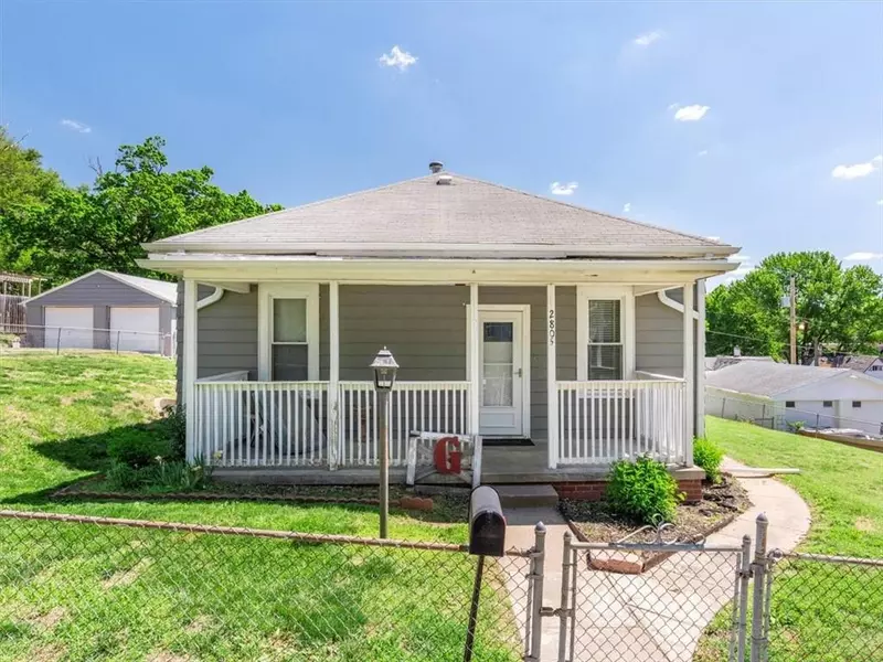 2805 S 20th ST, St Joseph, MO 64503