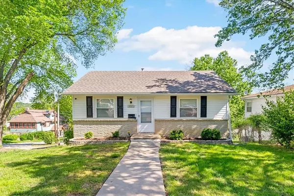 2000 E 48th ST, Kansas City, MO 64130