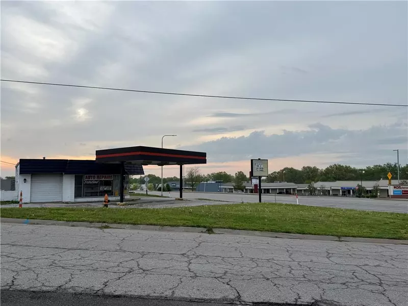 17300 E Us-24 HWY, Independence, MO 64056