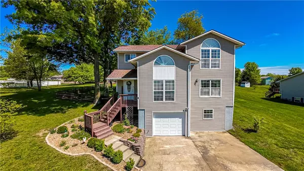 Warrensburg, MO 64093,120 NW 171 RD